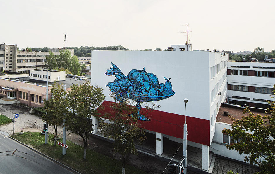 MINSK, BELARUS - AUGUST 12, 2019: Street Art On Oktyabrskaya Street.  Graffiti (mermaid, Cat, Giraffes, Roses, Kiss) On Wall Of Industrial  Building, Created As Part Of Vulica Brasil Festival (author Rogerio  Fernandes