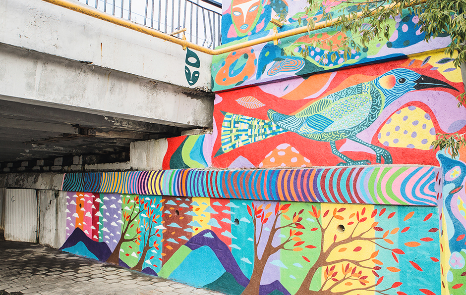 MINSK, BELARUS - AUGUST 12, 2019: Street Art On Oktyabrskaya Street.  Graffiti (mermaid, Cat, Giraffes, Roses, Kiss) On Wall Of Industrial  Building, Created As Part Of Vulica Brasil Festival (author Rogerio  Fernandes